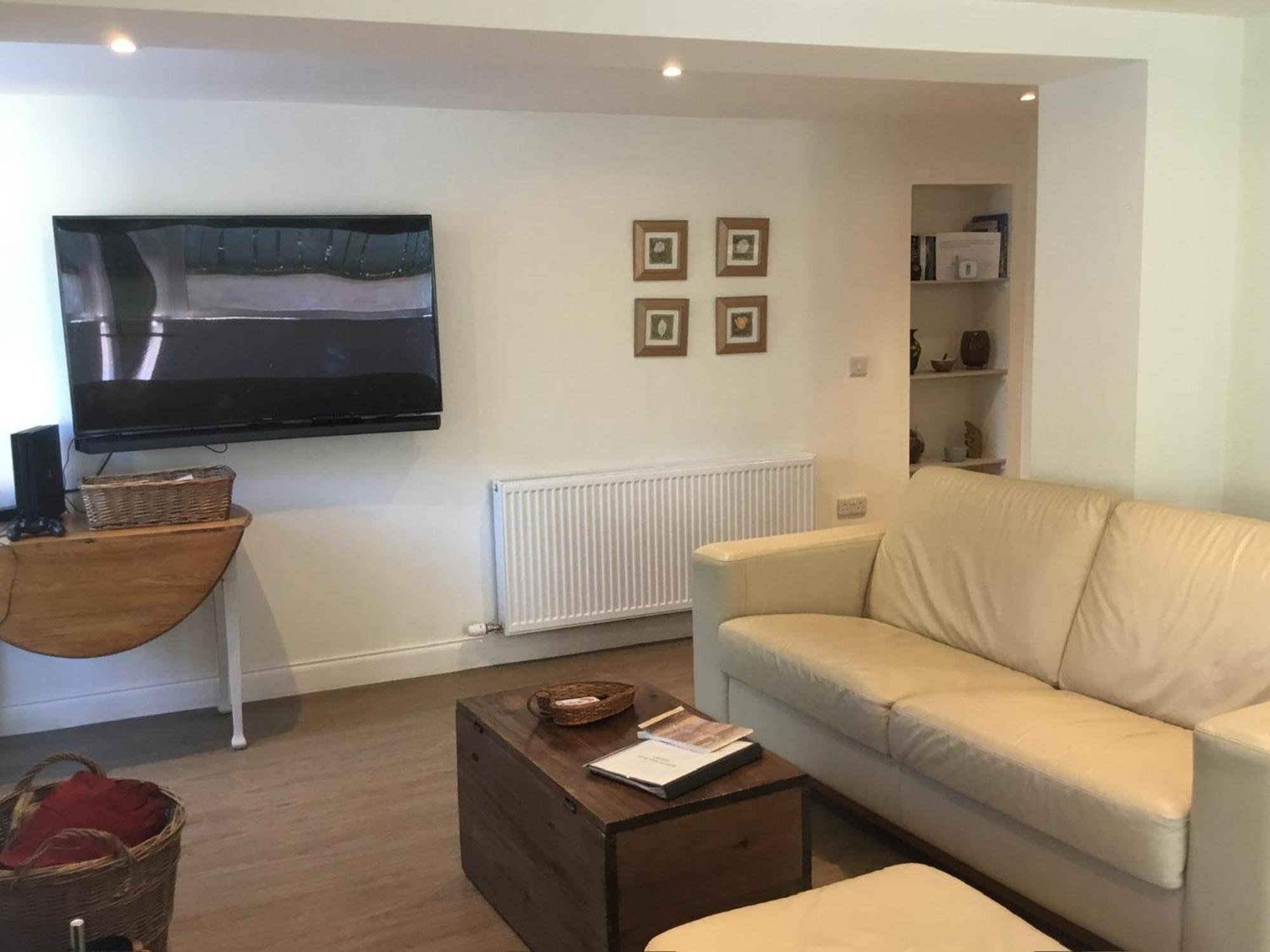 House At 22, Contemporary 3 Bedroom In Historic Holiday home